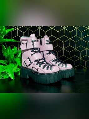 Club Exx by Dolls Kill Low Traitor Chunky Platform Combat Boots (DEADSTOCK)